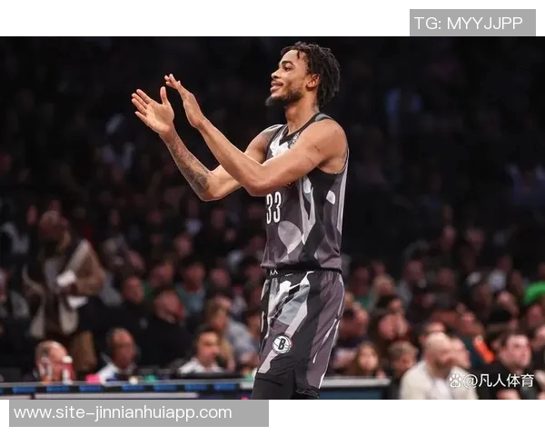 克拉克斯顿全能表现闪耀赛场17分9板7助4帽助球队取得胜利