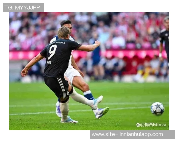 拜仁与巴萨争抢17岁中场新星泽卢卡斯引发关注