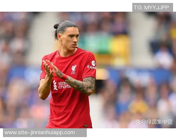 追梦称奎因有潜力成优秀球员期待他展现更强侵略性