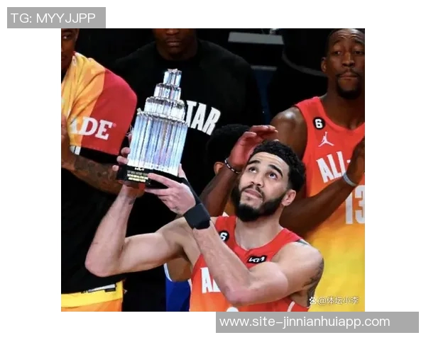 怀特闪耀全场29分钟内高效砍下30分7板9助助球队获胜