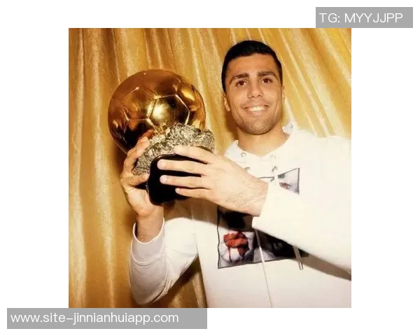 比利亚雷亚尔将在欧冠赛前隆重颁发金质奖章给罗德里